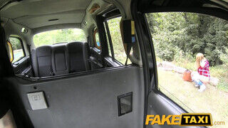 FakeTaxi óriás keblű világos szőke lány megrakva