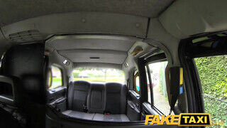 FakeTaxi fősulis lánynak öltözött csajszika