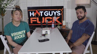 Hot guys fuck - a japán bige nagyon örül a hatalmas fasznak