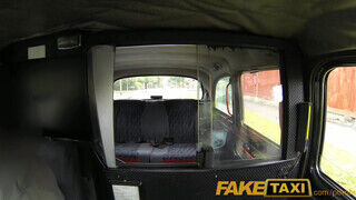 FakeTaxi - Felborotvált fejű punk csajszika bekúrva