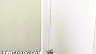 BANGBROS - Daisy Stone zsenge fószerrel kúr