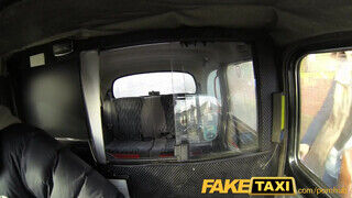 FakeTaxi - Popsiba kúrt fiatal a taxiban