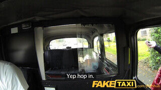 FakeTaxi - Georgie Lyall a taxiban hancúrozik
