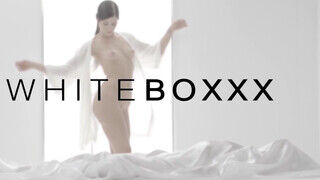 White Boxxx - Izgató barinő élvezi a kötözéses dugást