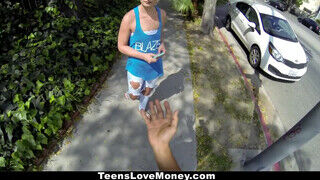 TeensLoveMoney - Dani Desire hagyja magát rábeszélni