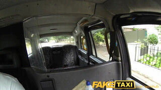 FakeTaxi - Molly Dae engedi hátsó nyílásba is