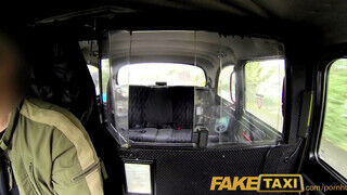 FakeTaxi - Vékony szuka lovagol a taxison