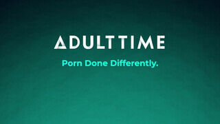 ADULT TIME - Sizi Sev csoki puncijába méretes hímvesszőt kap