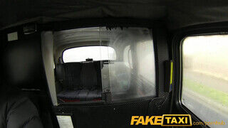 FakeTaxi - Világos Szőke méretes fenekű lány megkettyintve