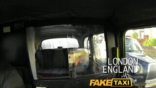 FakeTaxi - tinédzser csajszi cidázza az koros taxist