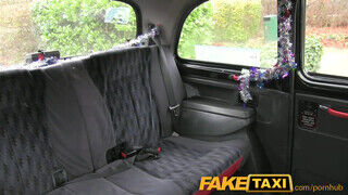 FakeTaxi - világos szőke pipi análba is engedi