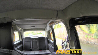 FakeTaxi - szenvedélyes idősebb nő a taxiban