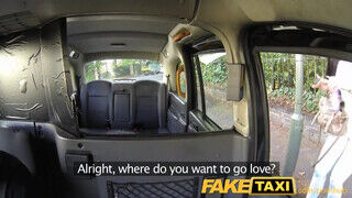 FakeTaxi - Formás popós fiatal a motorháztetőn