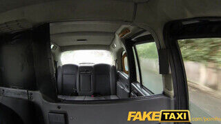 FakeTaxi - csábos amerikai szuka termetes mellekkel