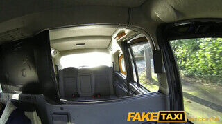 FakeTaxi - Csábos fekete hajú nőci baszásra vágyik