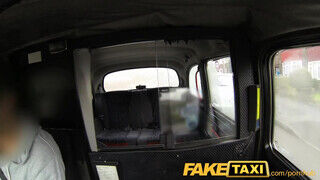 FakeTaxi - kettő bögyös gádzsi dupla faszra