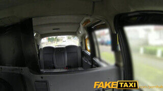 FakeTaxi - ez a pipi sem tud ellenállni a gigantikus fasznak
