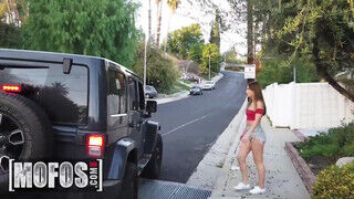MOFOS - Paige Owens a gigantikus popós fiatal suna