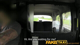 FakeTaxi - aranyos világos szőke gádzsi kedveli a hatalmas brét