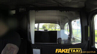 FakeTaxi - ártatlan kicsike zsenge gádzsi és a vastag dákó