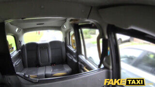 Fake Taxi - Túlsúlyos thai csajszika kezelésbe veszi a rúdat