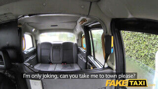 Fake Taxi - Titkárnő milf bekúrva