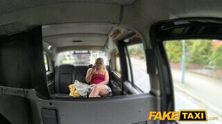 Fake Taxi - Elhízott világos szőke segget is nyal