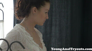 Young anal Tryouts - Olya legelső alkalma popsiba