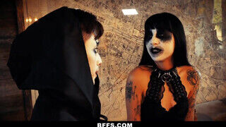 BFFS - Goth csajok rámennek a faszra