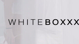 WhiteBoxxx - Ginebra Bellucci bombázó latina tinicsaj