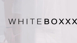 WHITEBOXXX - Ginebra Belucci gondosan lerendezi a fasziját