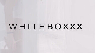WhiteBoxxx - Naomi bevállalja a gigászi falloszt