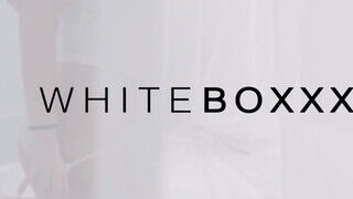 WhiteBoxxx - Sarah Kay megkettyintve és derekasan kinyalva