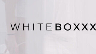 WhiteBoxxx - kicsmellű lány keményen megkefélve