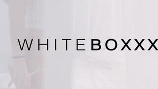 WHITEBOXXX - a rendes csajszi megoszotik a faszon