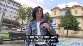 PublicAgent - kerek pinájú cseh Milf csaj