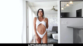 LittleAsians - gigászi kannás kóreai lányka