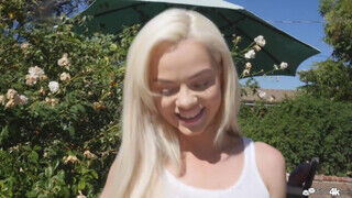 Elsa Jean és a kertész fickó termetes pénisze