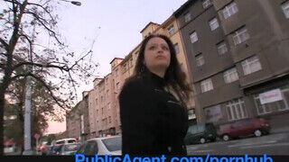 PublicAgent - Sirale a gigászi csöcsű pipi