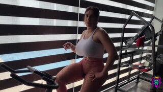 yinyleon - Csöcsös argentin milf segglyukba kurelva
