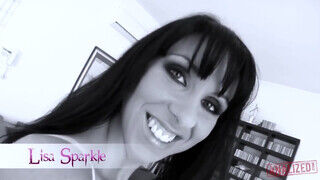 ANALIZED - Lisa Sparkle gondosan szétbaszva