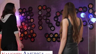 Naughty America - Kendall Kayden a zenész pasival kúr