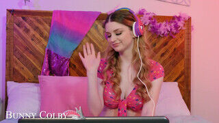 Naughty America - Bunny Colby a óriási cickós streamer nőci