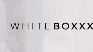 WHITEBOXXX - Liya Silver a izgató csöcsös csajszi