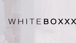 WHITEBOXXX - Romy Indy a tüzes barna pipi