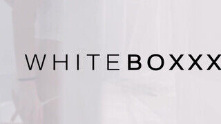 WHITEBOXXX - Nikki Hill cunija megdöngetve