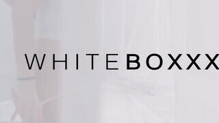 WhiteBoxxx - Sarah Kay finom dugása