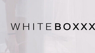 WHITEBOXXX - Tina Kay popsijába betolják
