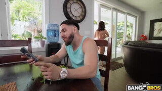 BANGBROS - Crystal Chase a nagy cickós latina pipi