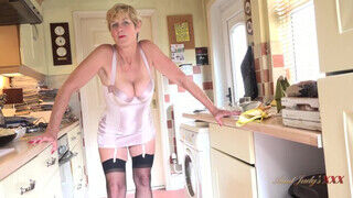 Aunt Judys XXX - Molly a gigászi tőgyes feleség